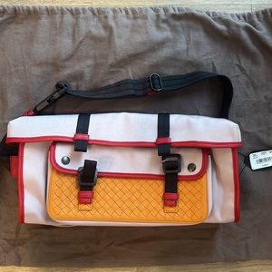 NWT Bottega Veneta womens intrecciado and canvas belt bag